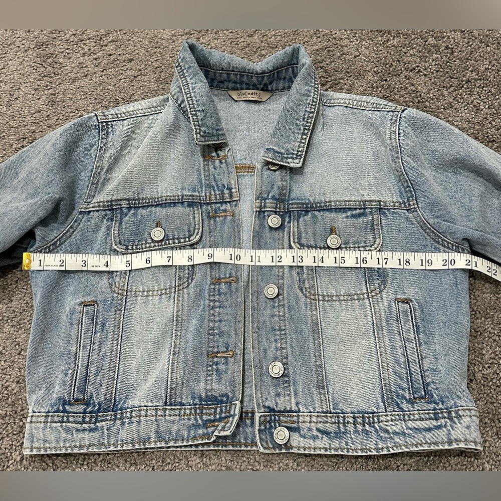 Light Blue Denim Cropped Jean Jacket - Picture 4 of 10